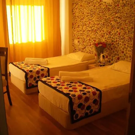 Skys Hotel 3*